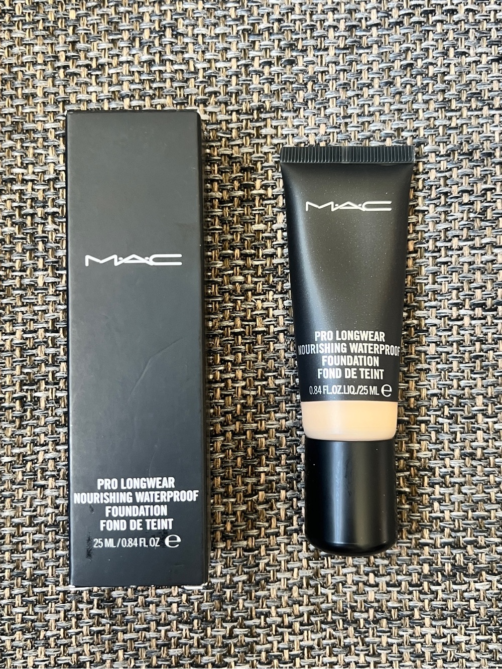 MAC Pro Longwear Nourishing Waterproof Foundation - NC25